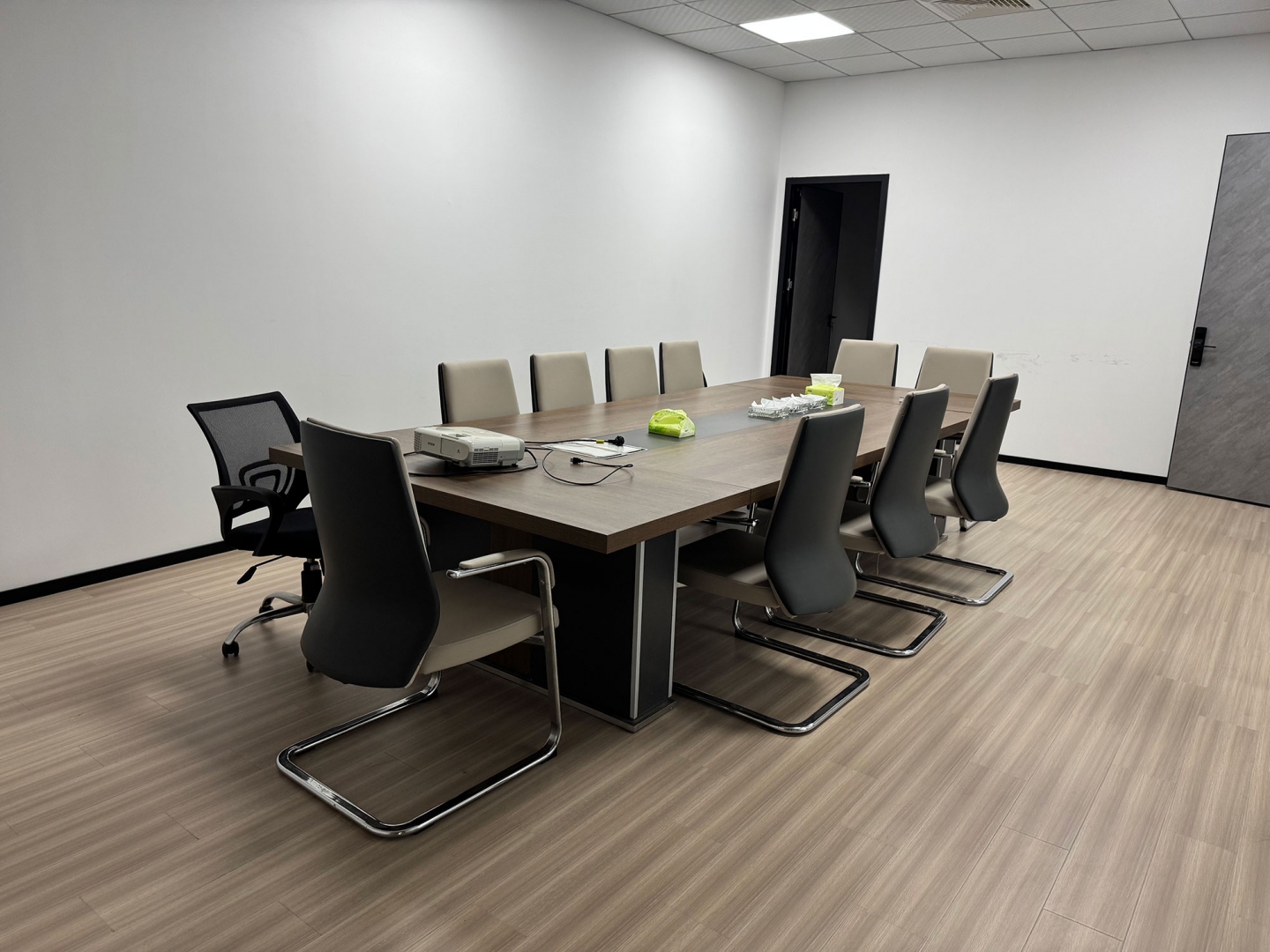 辦公環境內景會議室展示