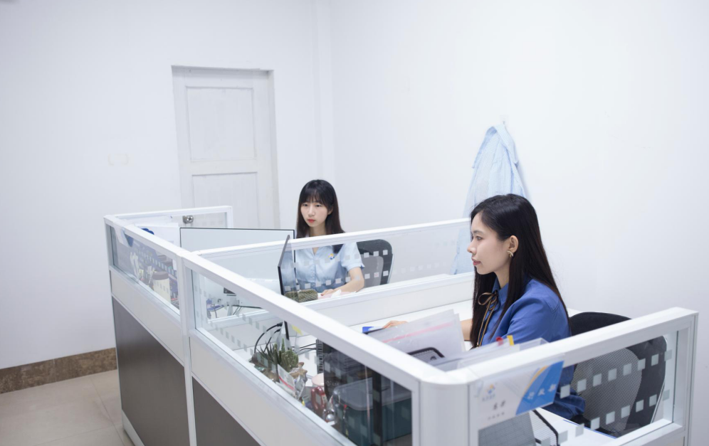 行政、財務部